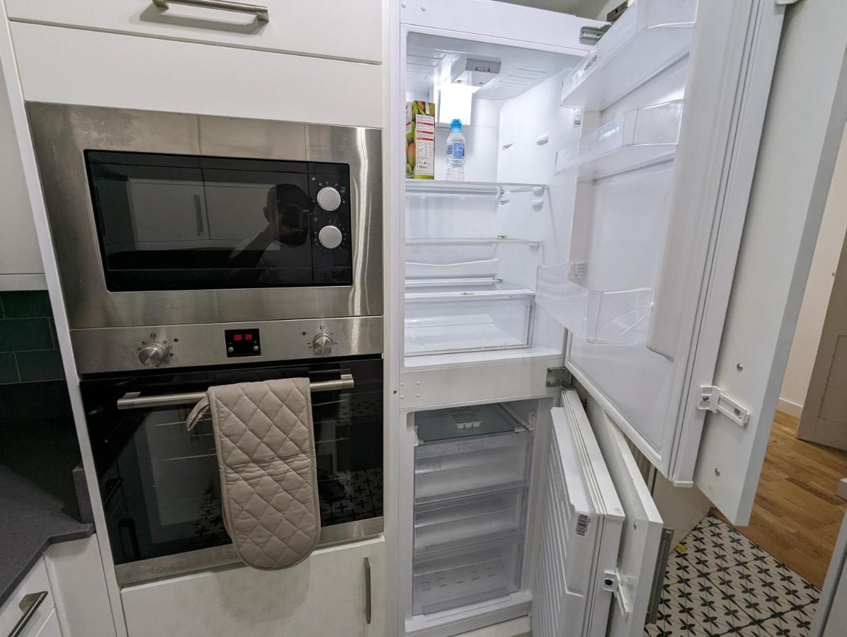 Fantastic 3-Bedroom House In London Morden  Dış mekan fotoğraf