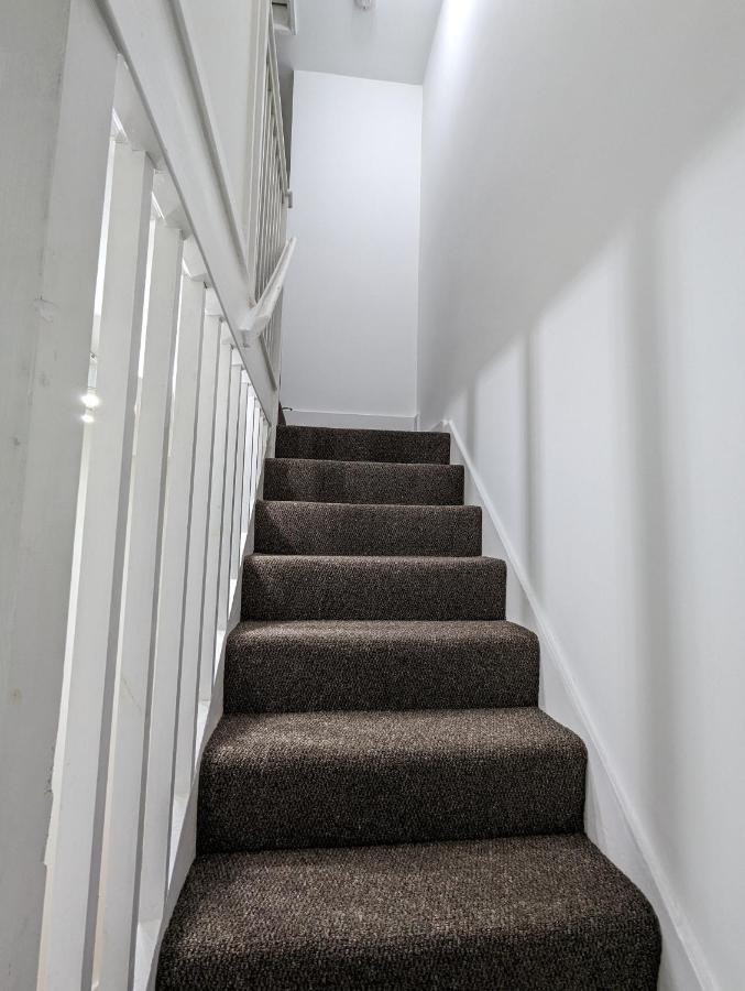 Fantastic 3-Bedroom House In London Morden  Dış mekan fotoğraf
